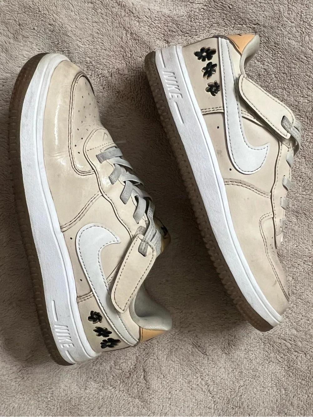 GIRLS NIKE SHOES